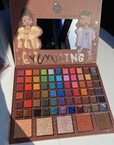 2021 new Utramo style cosmetic  highlighter glitter eyeshadow palette