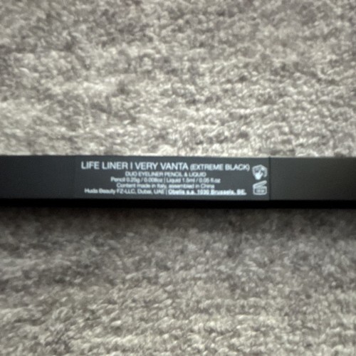 Huda Beauty LIFE LINER QUICK 'N EASY PRECISION LIQUID EYE LINER - VERY VANTA