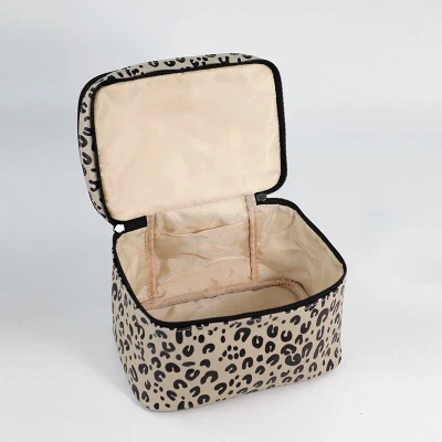 2023 New Design Popular Style Unique Leopard Print Double Layer Toiletries Category Storage Portable Travel Leather Makeup Bag
